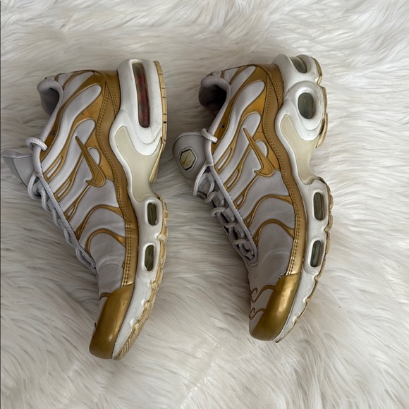 Nike Air Max Plus TN in white and gold Size 7 - Picture 2 of 8